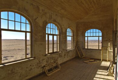 An abandoned building at Kolmanskop.